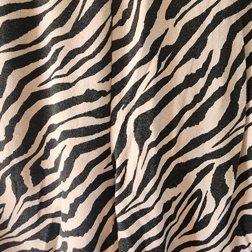 Victoria's Secret Joggers Animal Print Black and Cream/Tan Size M Never Worn - Picture 4 of 8